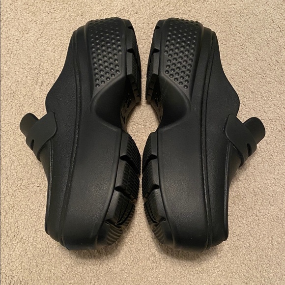 CROCS Black stomp lug sole penny loafer Clogs in size 6. - Picture 3 of 15